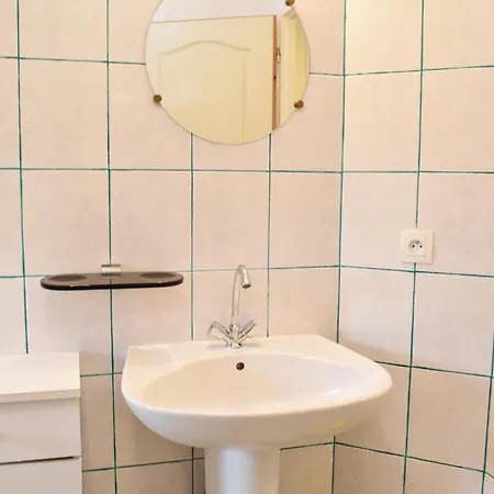 3 Bedroom Cozy In Percee Holiday home *