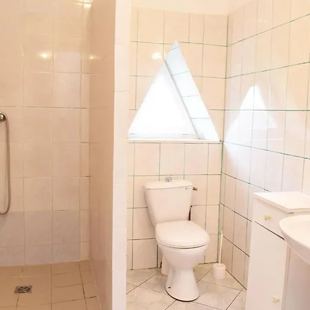 Holiday home 3 Bedroom Cozy In Percee *