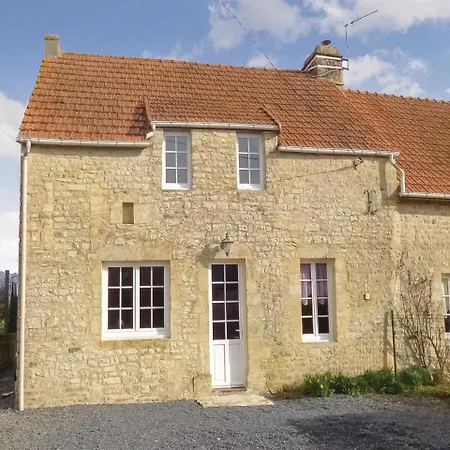 3 Bedroom Cozy In Percee Holiday home Englesqueville-la-Percee